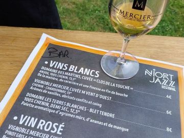 Les organisateurs du Jazz Festival de Niort ont eu la bonne idée de proposer nos vins. Pour l’occasion, nous avons créé des verres à vin du type ecocup pour...