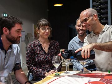 Batiste a régalé nos clients avec son animation « Le casino du vin ». Ou comment s’amuser autour du vin et apprendre en même temps. Batiste a imaginé ce jeu...